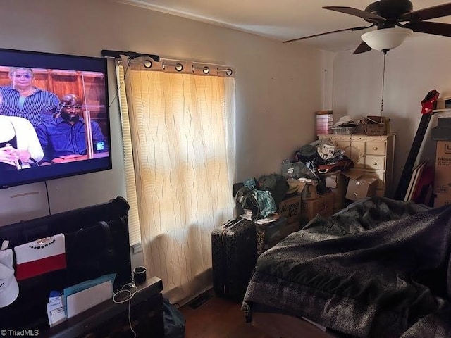 bedroom featuring ceiling fan