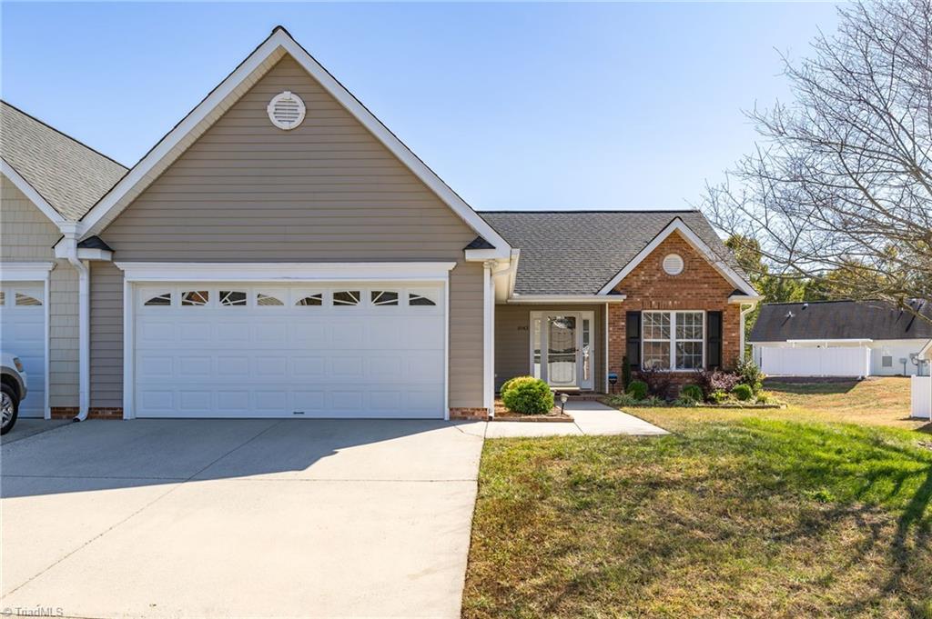 ranch-style home featuring a front lawn and a garage