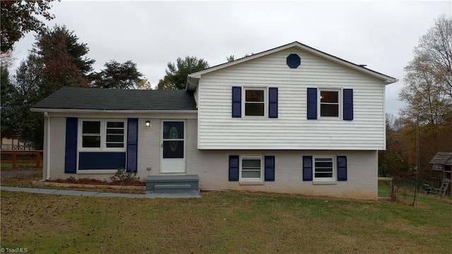 split level home with a front lawn