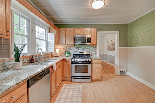 kitchen with visible vents, a sink, appliances with stainless steel finishes, and tasteful backsplash