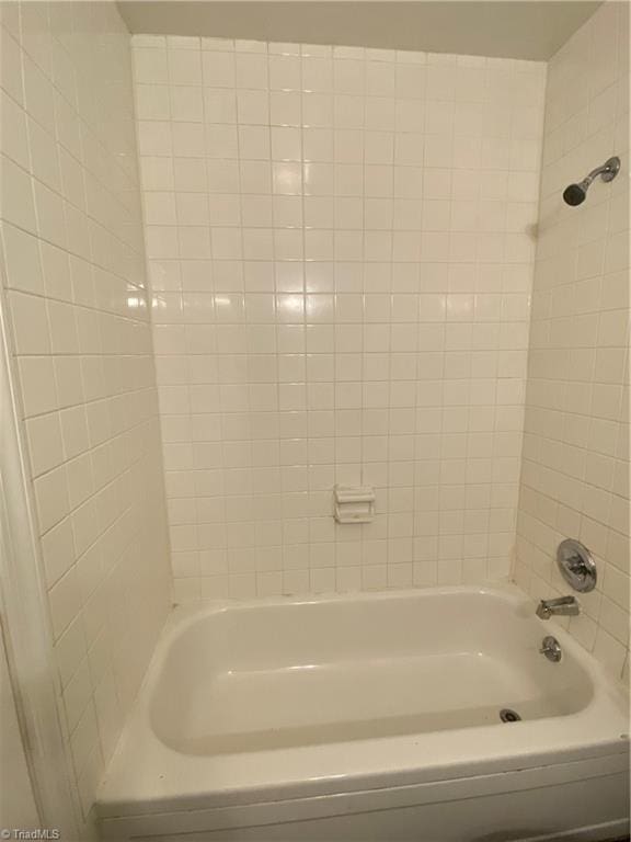 2821 Bleeker Sq Unit E, Winston-Salem, NC 27106 - full bathroom featuring  shower combination