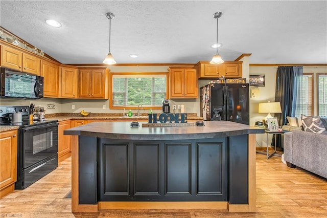 1030 Endeavour Ln, Walnut Cove, NC 27052 - kitchen featuring black appliances, plenty of natural light, dark countertops, a textured ceiling, and recessed lighting
