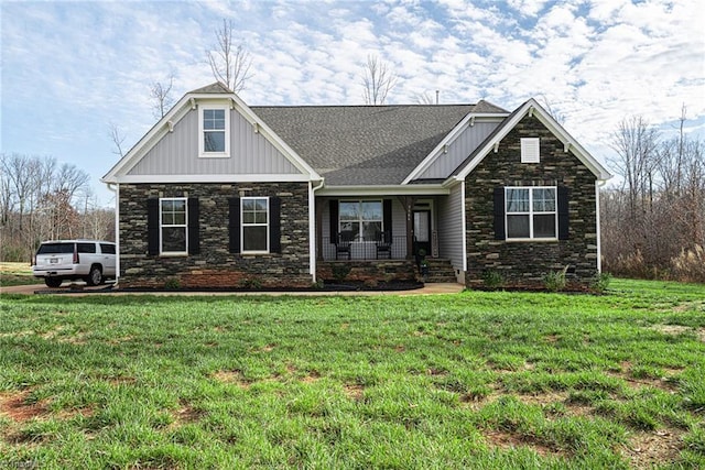 craftsman house featuring a front yard