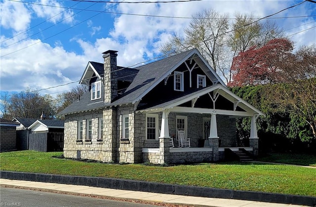 view of front facade with covered porch and a front yard