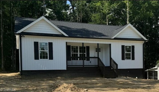 1017 Virginia St, Thomasville, NC 27360 - view of front facade with covered porch and view of scattered trees