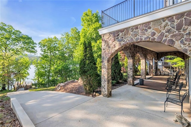 338 Fairfield Ct, Mount Gilead, NC 27306 - view of property's community with a patio