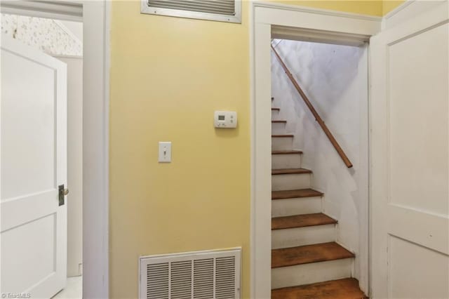 1146 Rogers Rd, Graham, NC 27253 - view of staircase