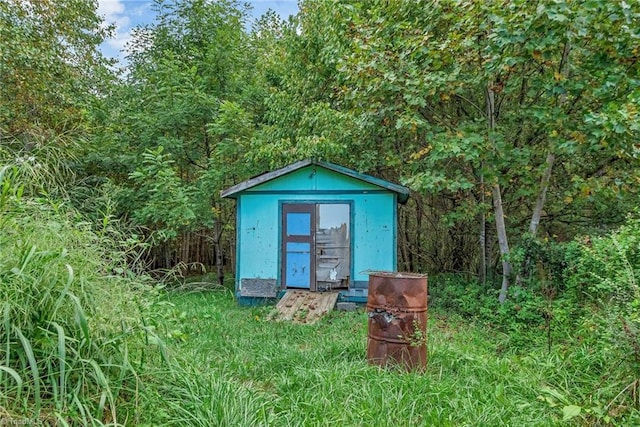 view of outbuilding