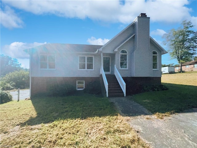 view of front of property with a front yard