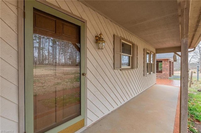 property entrance featuring covered porch