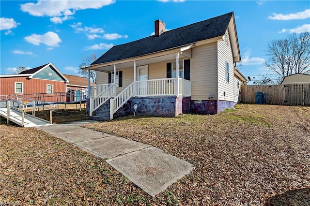 bungalow featuring a front yard and covered porch