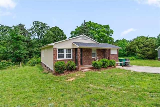 124 Jacklyn Ct, High Point, NC 27265 - view of front of house with a front yard and brick siding