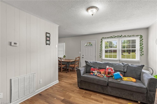 124 Jacklyn Ct, High Point, NC 27265 - living area featuring a textured ceiling and wood finished floors