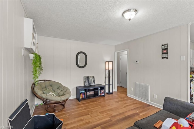 124 Jacklyn Ct, High Point, NC 27265 - living area with light wood-type flooring, a textured ceiling, and baseboards