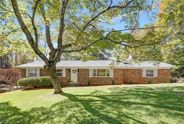 single story home featuring a front lawn