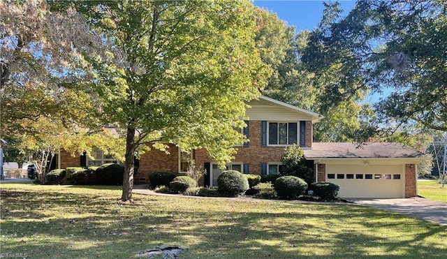 view of front facade featuring a front lawn and a garage