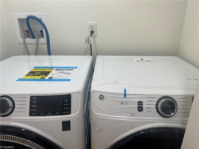 laundry area featuring washer and clothes dryer