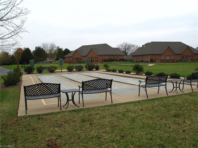 view of home's community featuring a yard