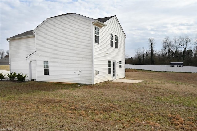 view of side of property featuring a lawn