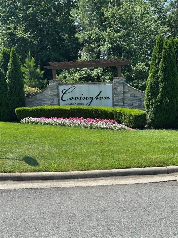 7464 Albemarle Ct, Denver, NC 28037 - community / neighborhood sign featuring a lawn