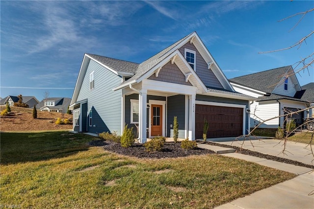 view of front of house featuring a front lawn