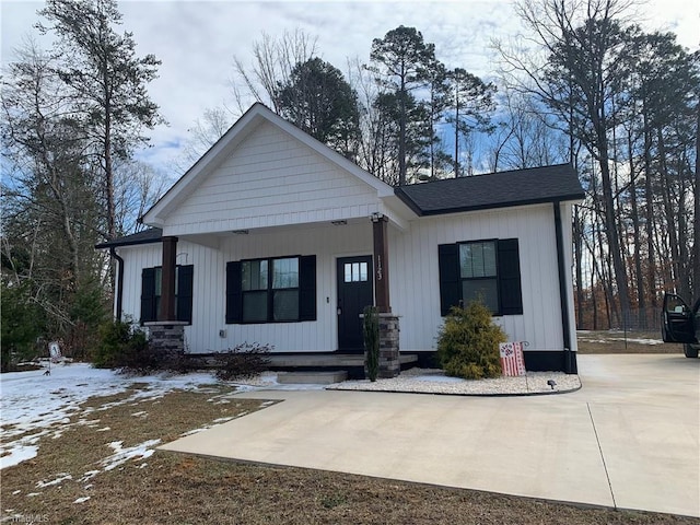 view of front of house featuring covered porch