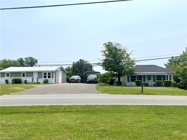 1406 E Pine St, Mount Airy, NC 27030 - view of grassy yard featuring asphalt driveway