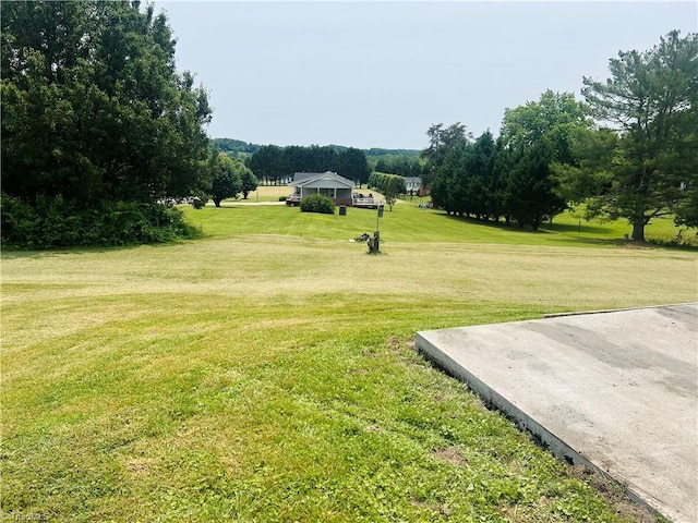 1406 E Pine St, Mount Airy, NC 27030 - view of property's community featuring a lawn