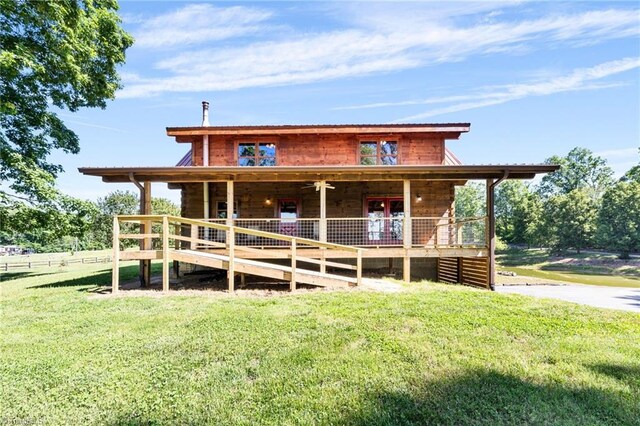 view of front of home featuring a front lawn, ceiling fan, and a deck