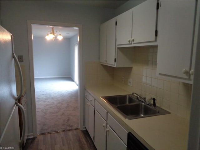 kitchen with stainless steel fridge, an inviting chandelier, dark carpet, and tasteful backsplash