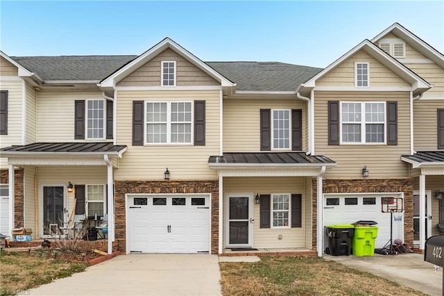 view of front facade featuring a garage