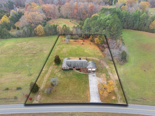 birds eye view of property featuring a rural view