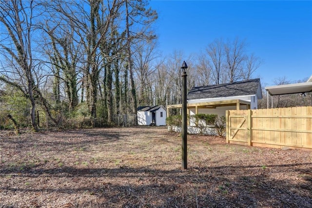 view of yard featuring a storage shed