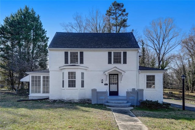 view of front of house with a front lawn