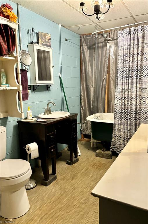 full bathroom with hardwood / wood-style floors, vanity, toilet, and shower / bathtub combination with curtain