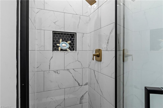 full bathroom featuring tiled shower