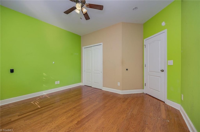 unfurnished bedroom featuring ceiling fan, a closet, and light hardwood / wood-style floors