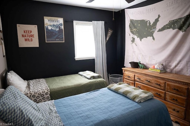 bedroom with ceiling fan