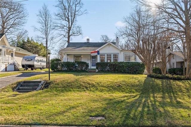 view of front of house featuring a front yard