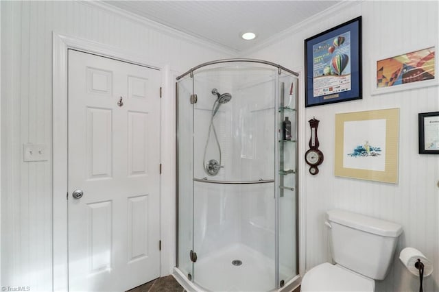 bathroom with toilet, an enclosed shower, and ornamental molding