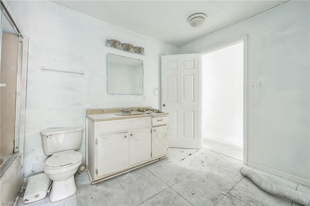 full bath with shower / bath combination, toilet, and vanity