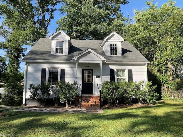 1541 Shadylawn Dr, Burlington, NC 27215 - new england style home with a front lawn