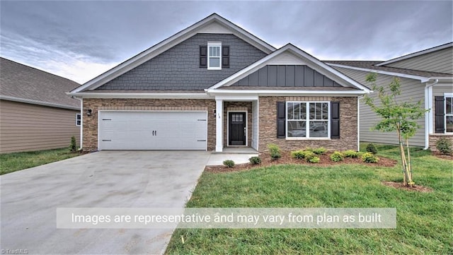 craftsman-style home featuring a front lawn