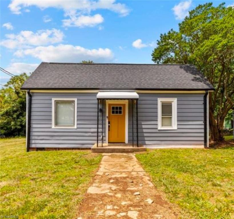 view of front of house with a front yard