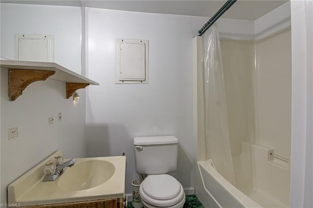 210 W Parkway Ave, High Point, NC 27284 - bathroom featuring toilet, vanity, shower / bathtub combination with curtain, and baseboards