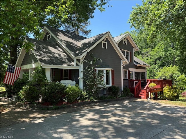 view of front facade featuring a wooden deck