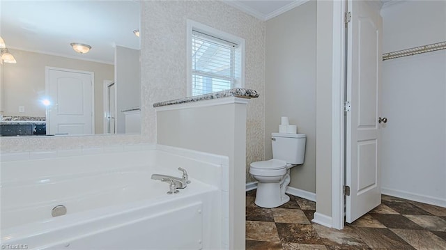 bathroom featuring ornamental molding, toilet, and a bathtub