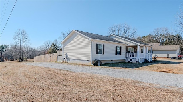 view of front of house featuring a front yard and covered porch