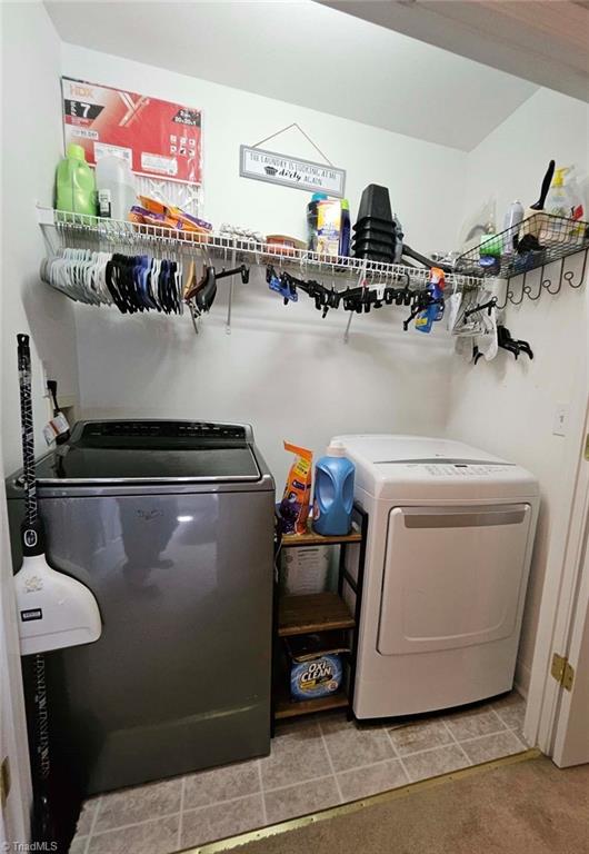 laundry area featuring tile patterned floors and independent washer and dryer