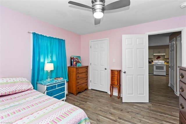 151 N Shore Dr, Lexington, NC 27292 - bedroom featuring ceiling fan and wood finished floors